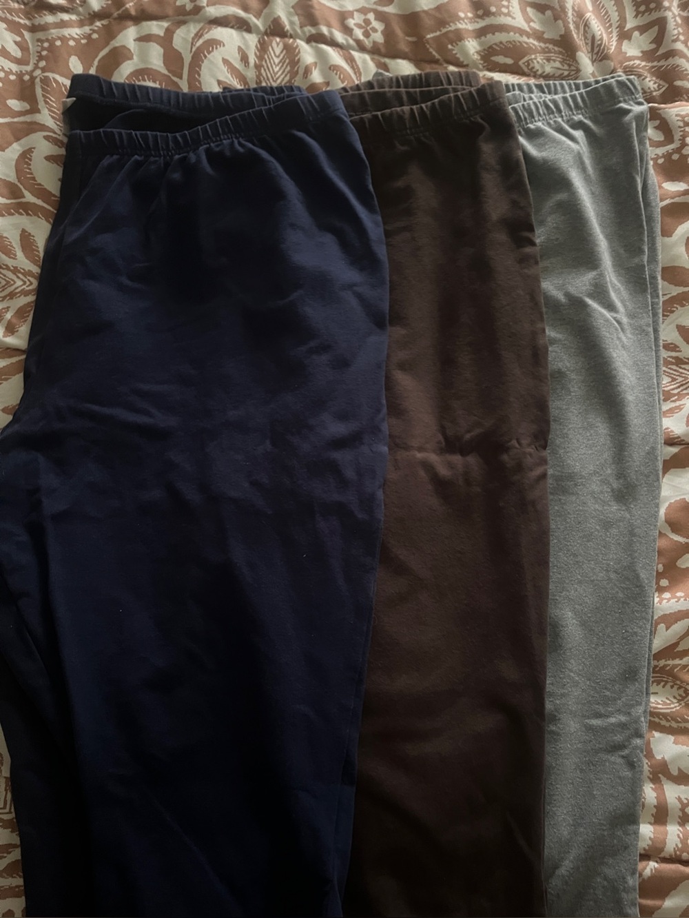 Three-Pack Elastic Waist Knit capris - Navy, Brown, Gray size 30/32